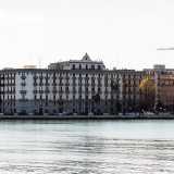 Mentre volgendo lo sguardo a sinistra scorgiamo i palazzi in stile liberty del quartiere Umbertino...